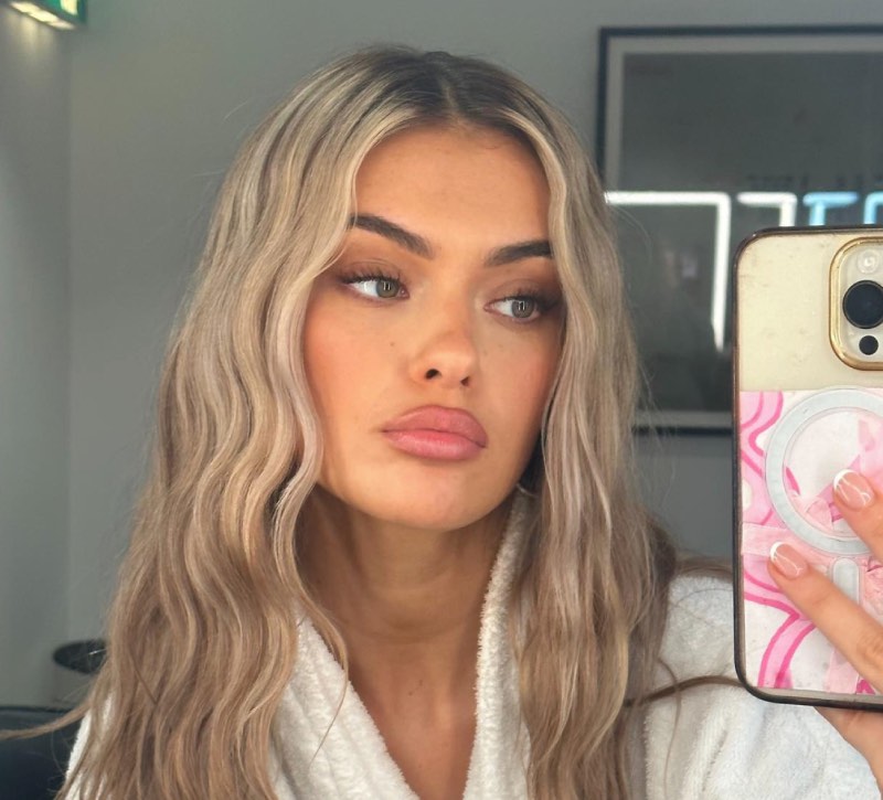 Emily spiegel selfie