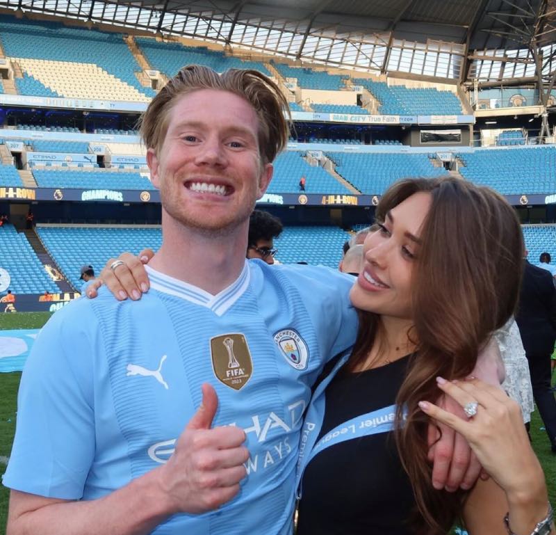 Michelle met Debruyne in blauw 