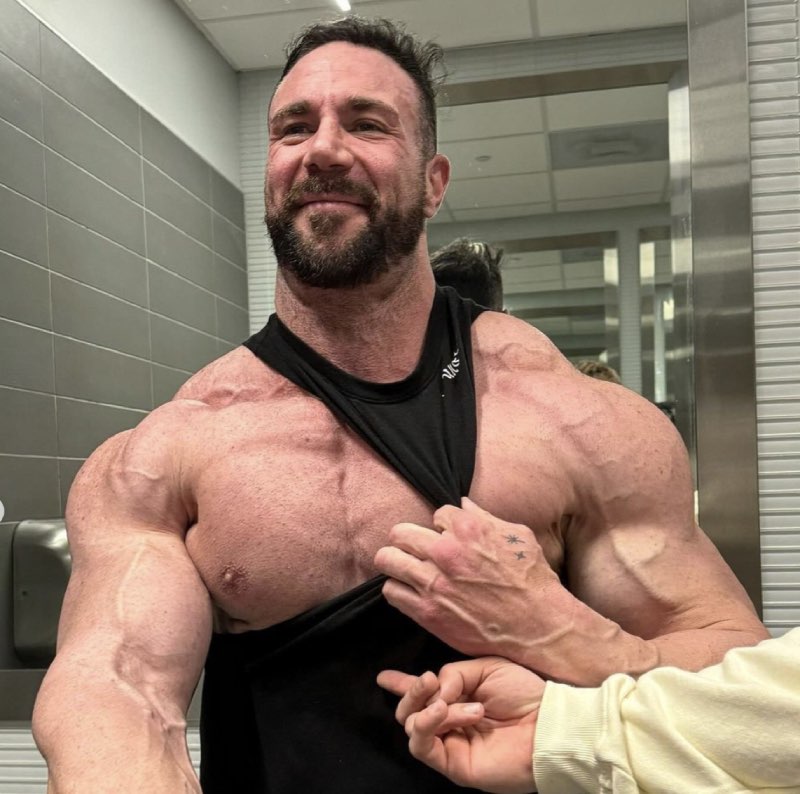 Noel spiegel selfie 