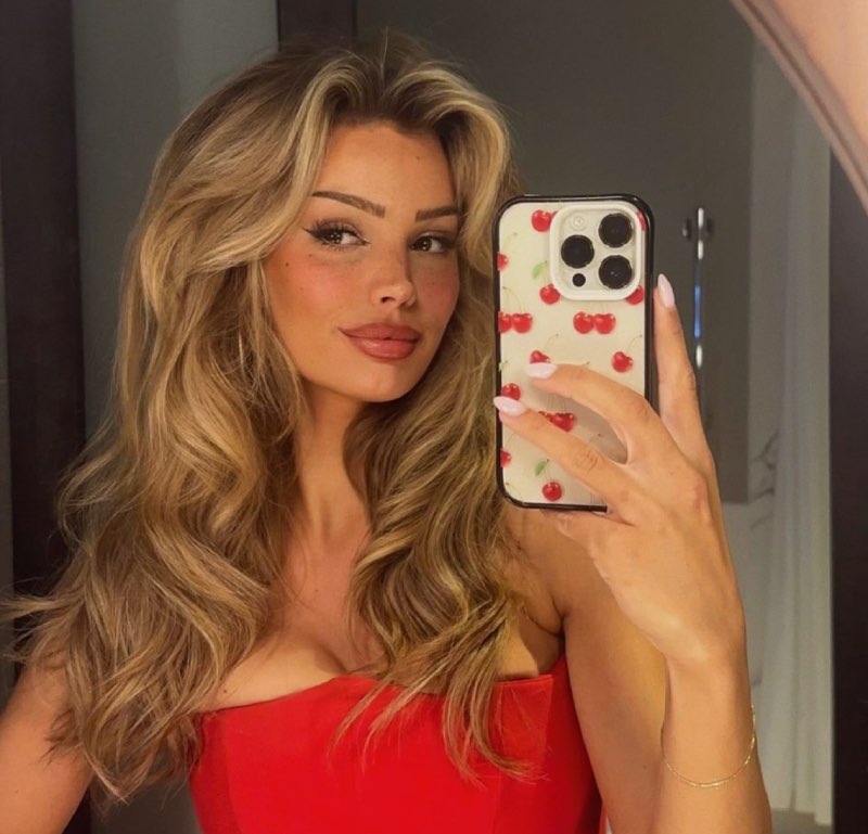 Laura in rood 