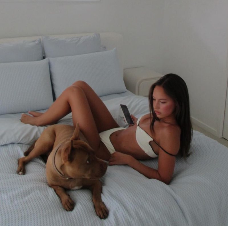 Olivia met hond