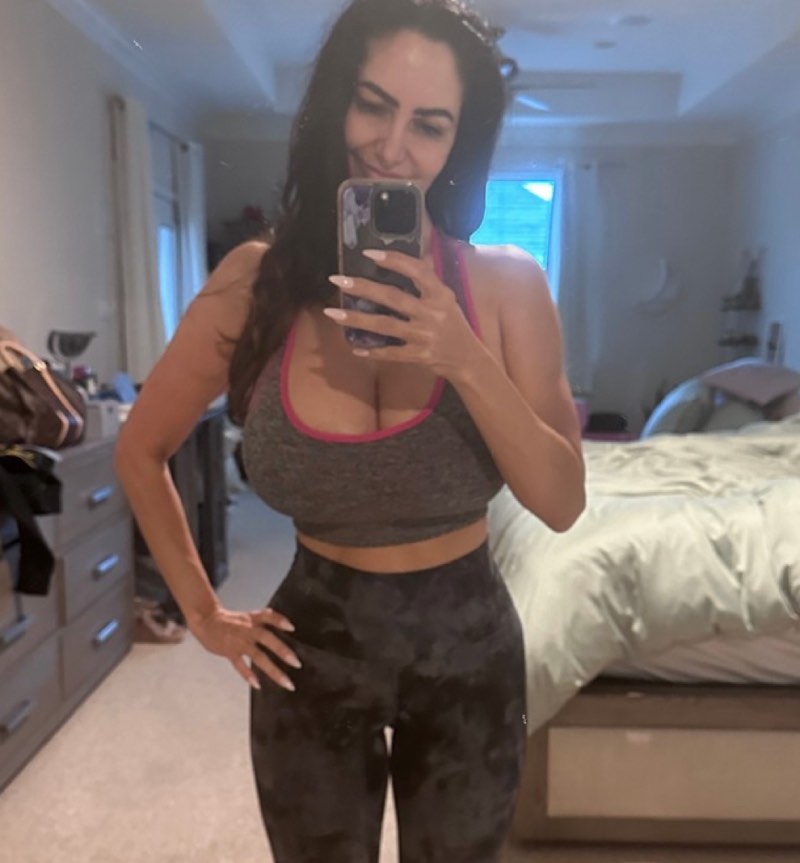 Ava in sport outfit