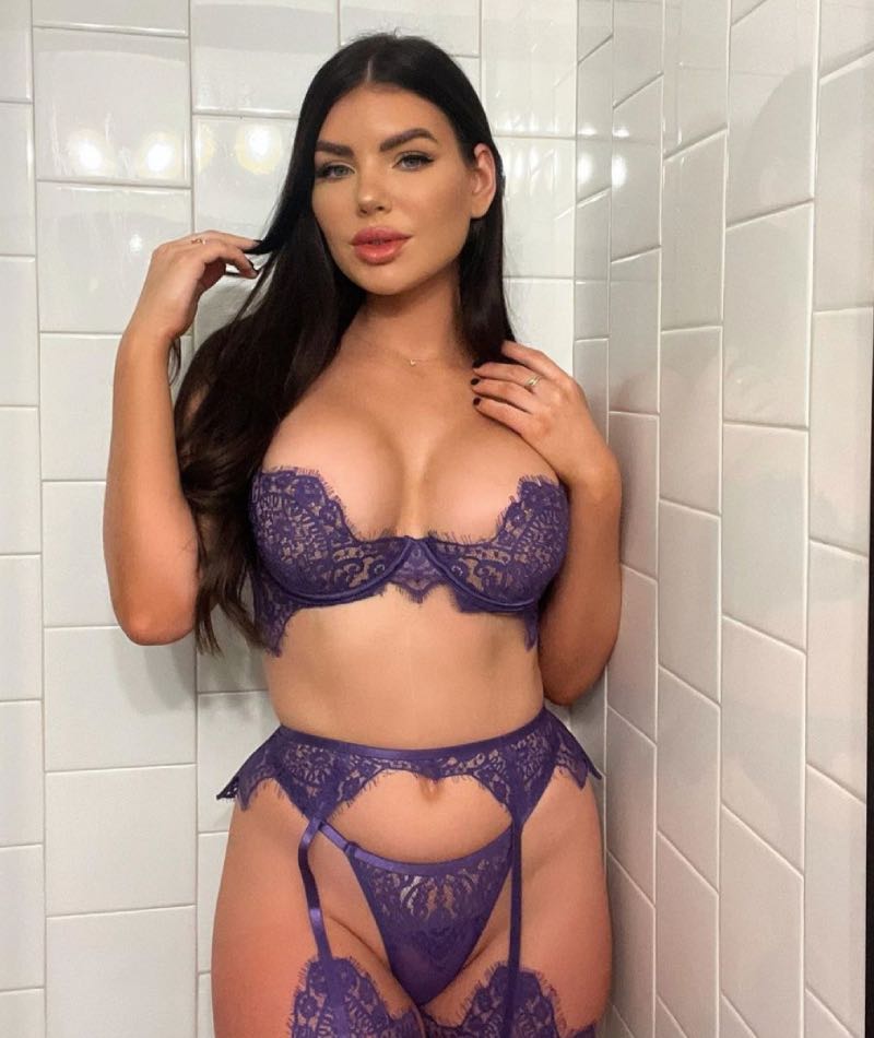 Paarse lingerie