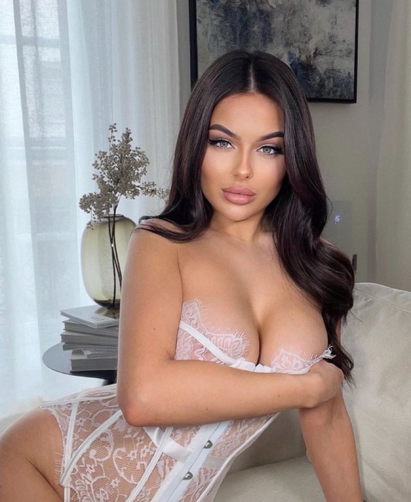 Dikke tieten witte lingerie
