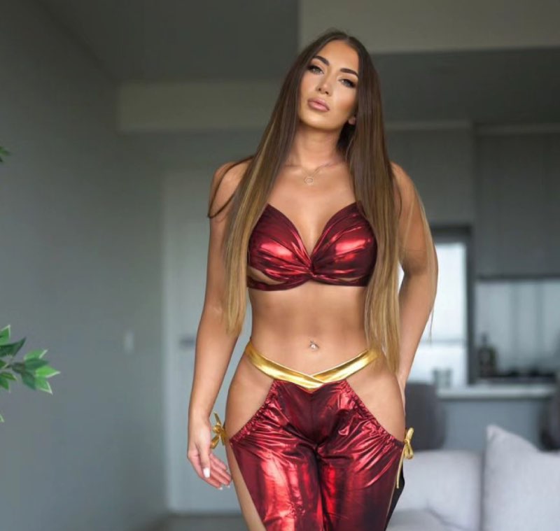 Stephanie in rood