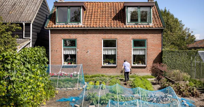 Mensen in tuin Nederlanders
