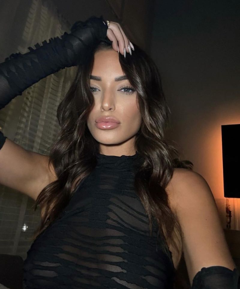 Niki in sexy avond outfit