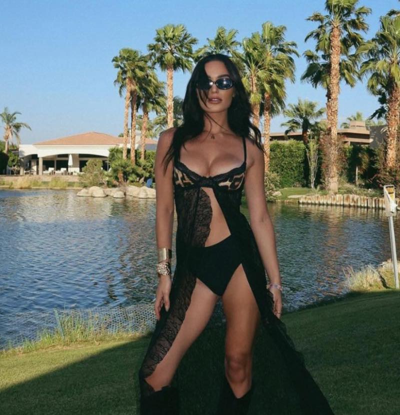 Nikki in jurk
