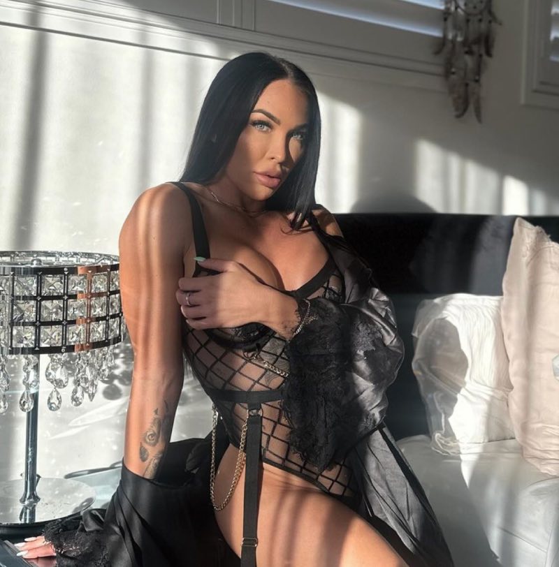 Tara in sexy lingerie 