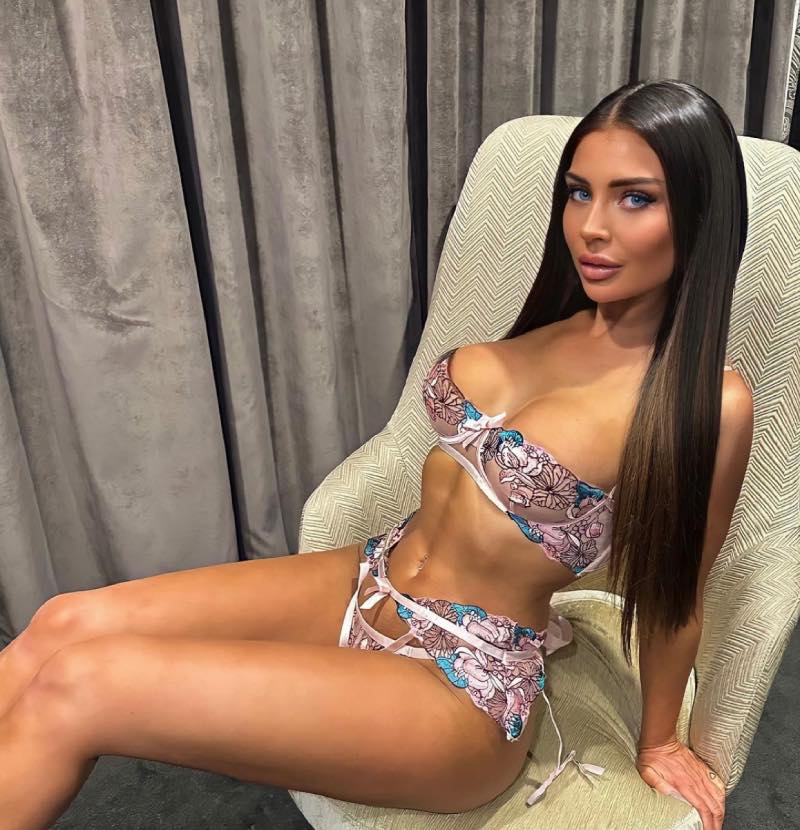 Larissa op stoel