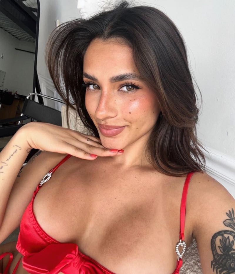 LavaGRL in rood