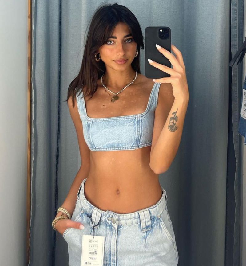 Rachelle in jeans