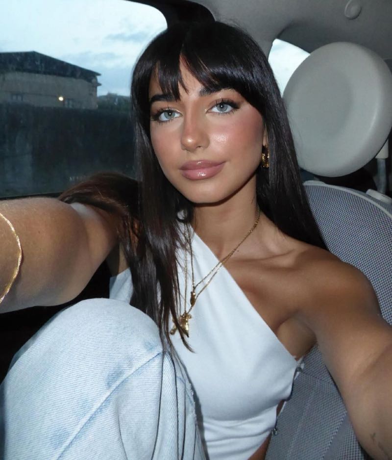 Rachelle in auto