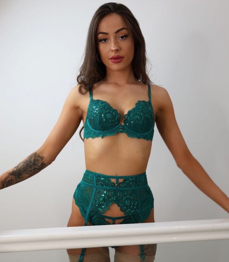 Sexy dame in groene lingerie