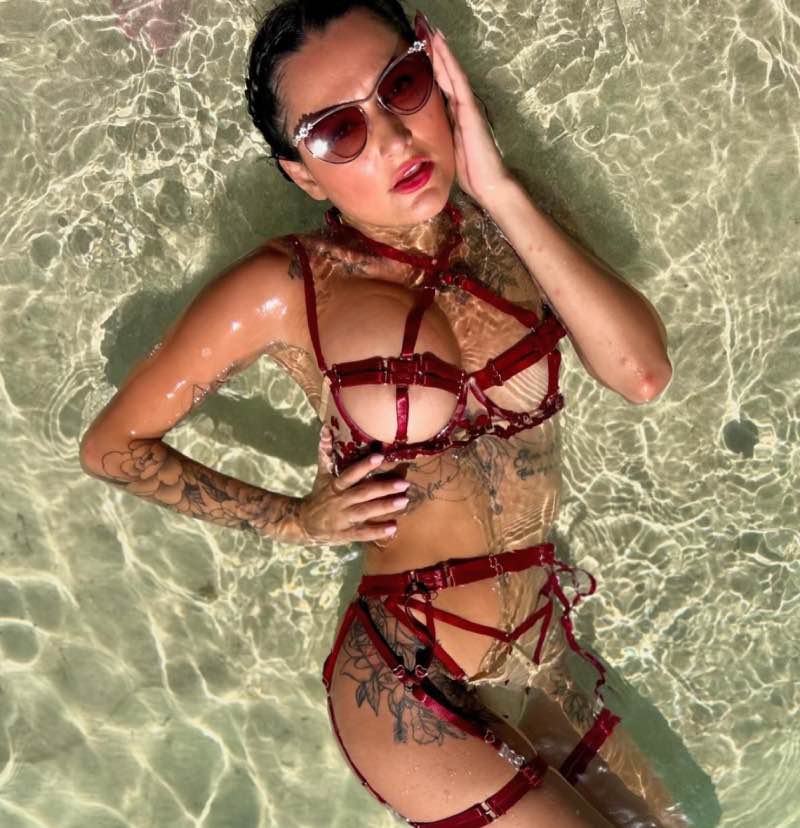 Sammi in water