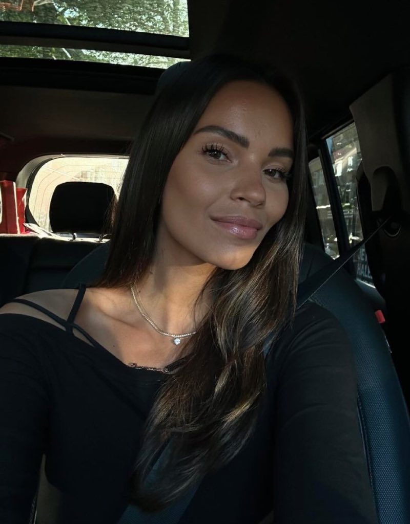 Monica in auto