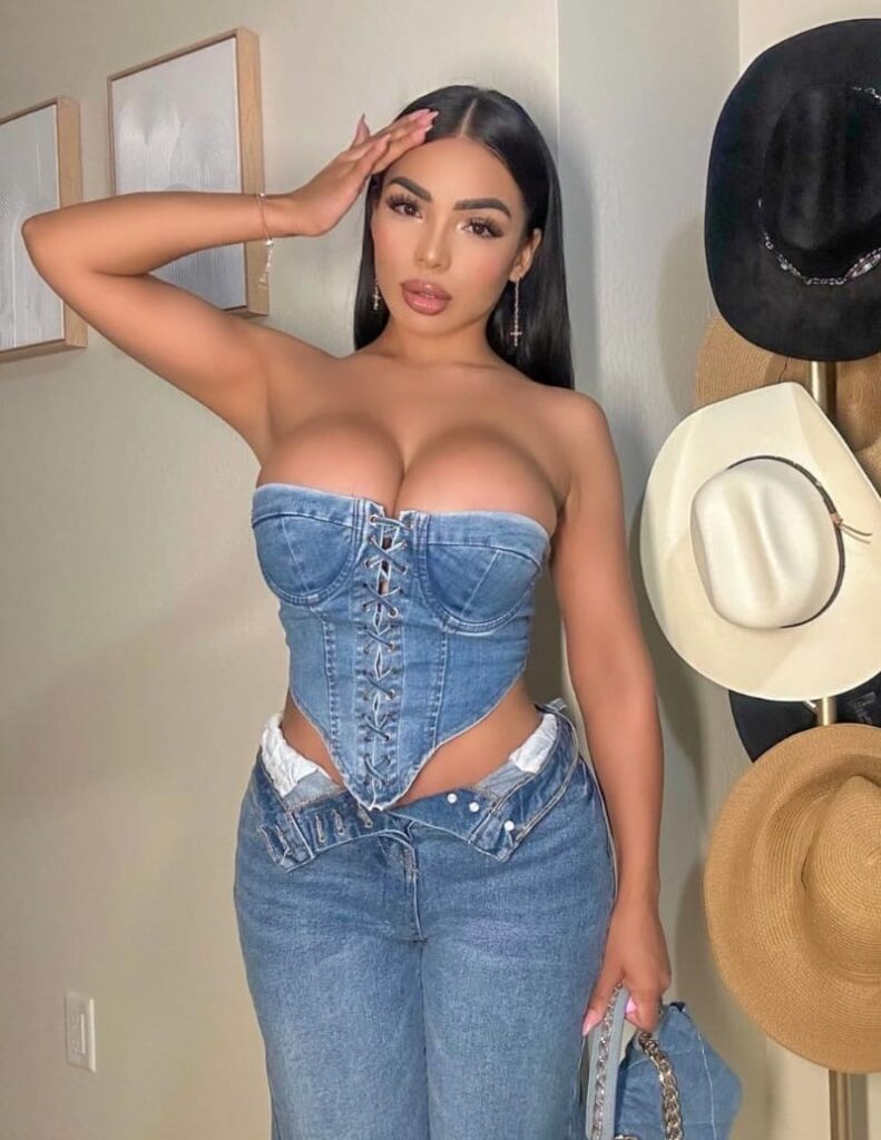 Emmeline in jeans