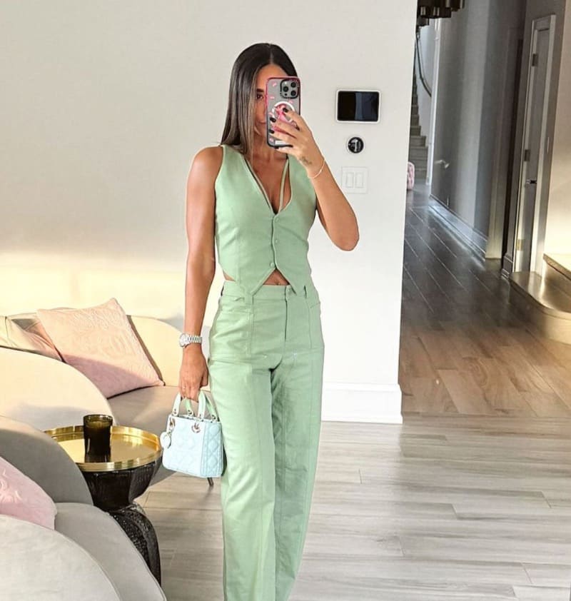 Antonella in sexy outfit