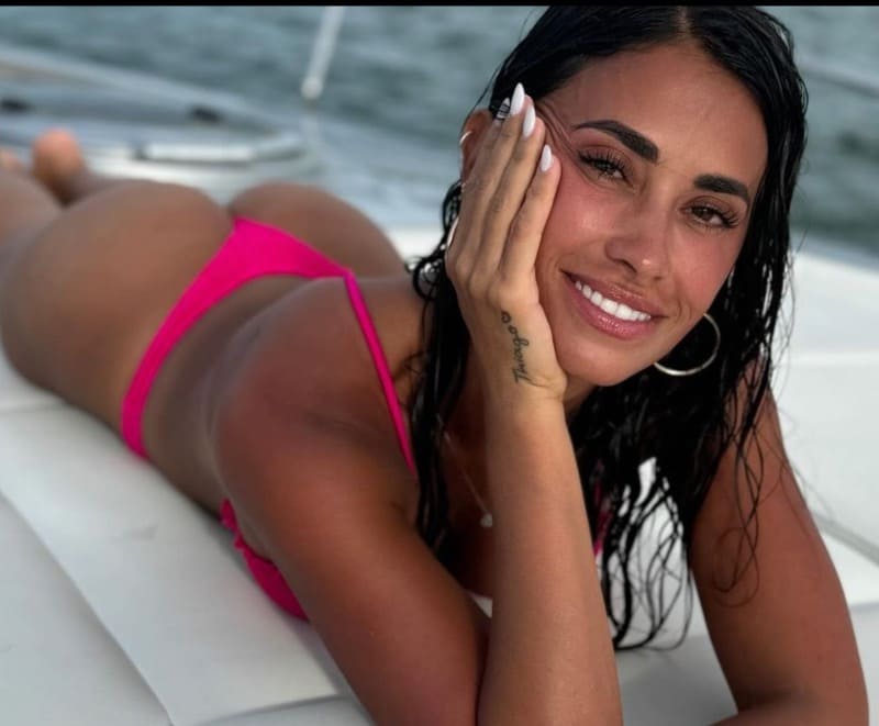 Antonella in bikini