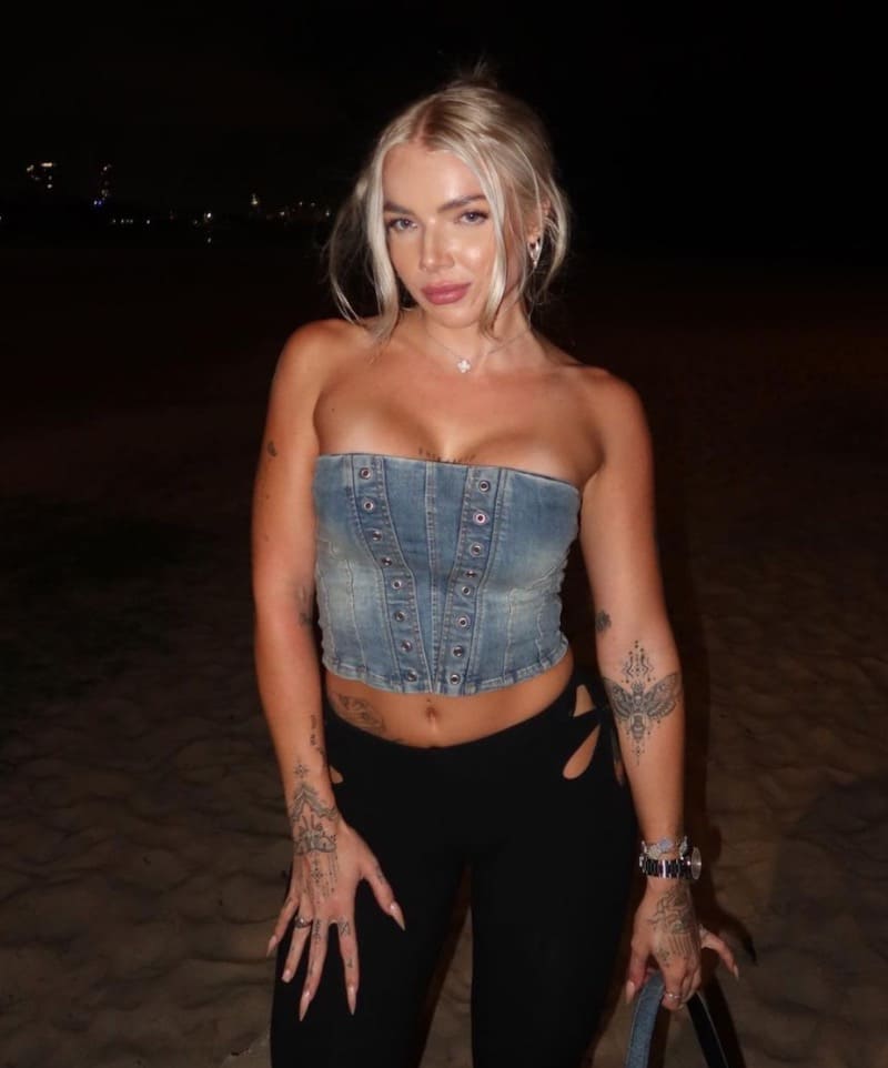 Babe in jeans