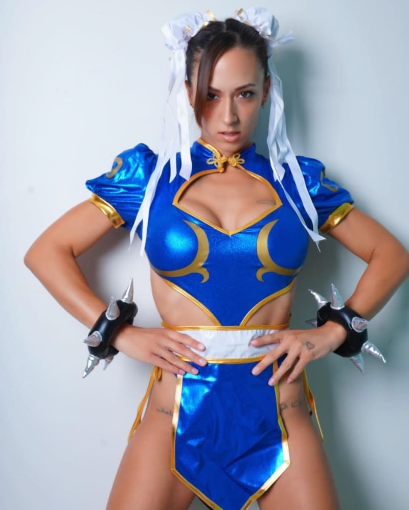Sarah in cosplay