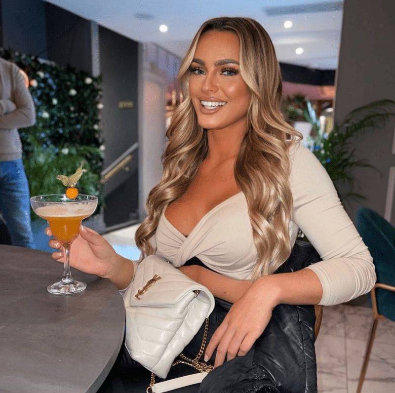 Chelsea in bar