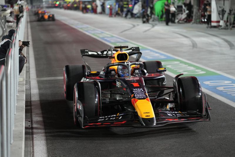 Max Verstappen in auto van Red Bull