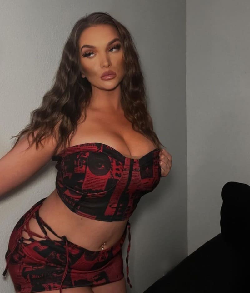 Kelsey in lingerie
