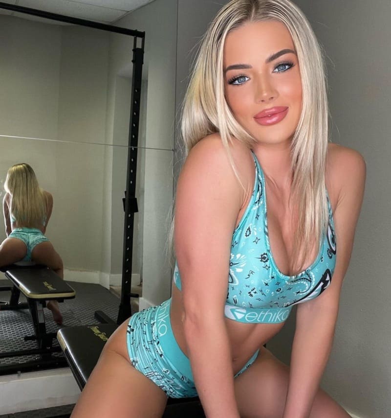 Skyler in sexy sport outfit