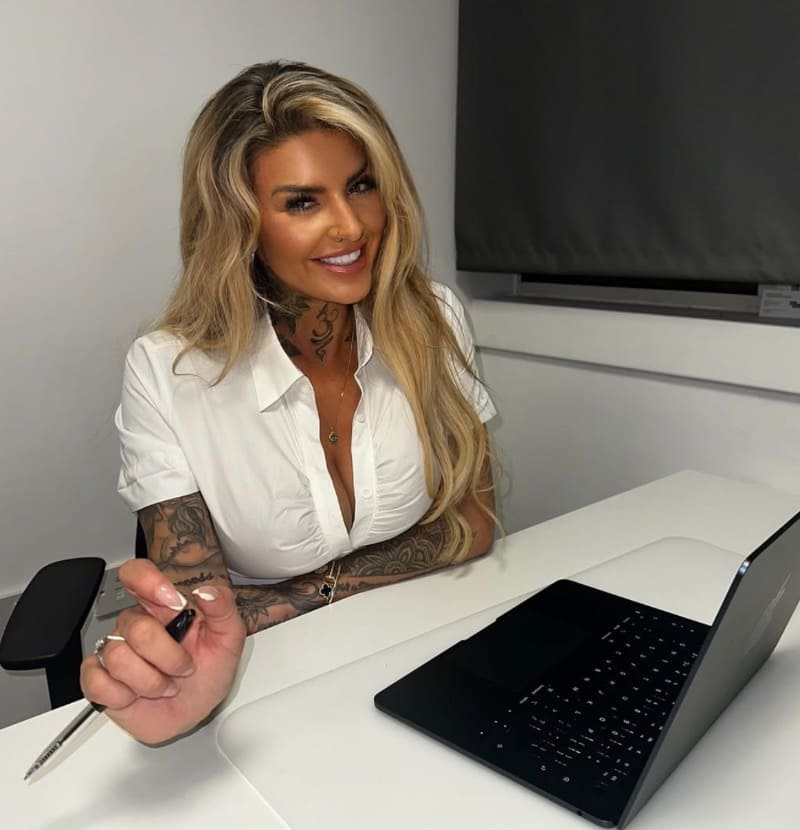 Kayleigh als secretaresse