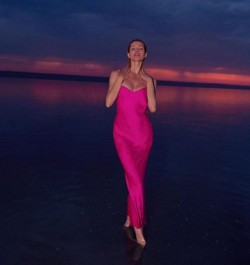 Masha in roze outfit