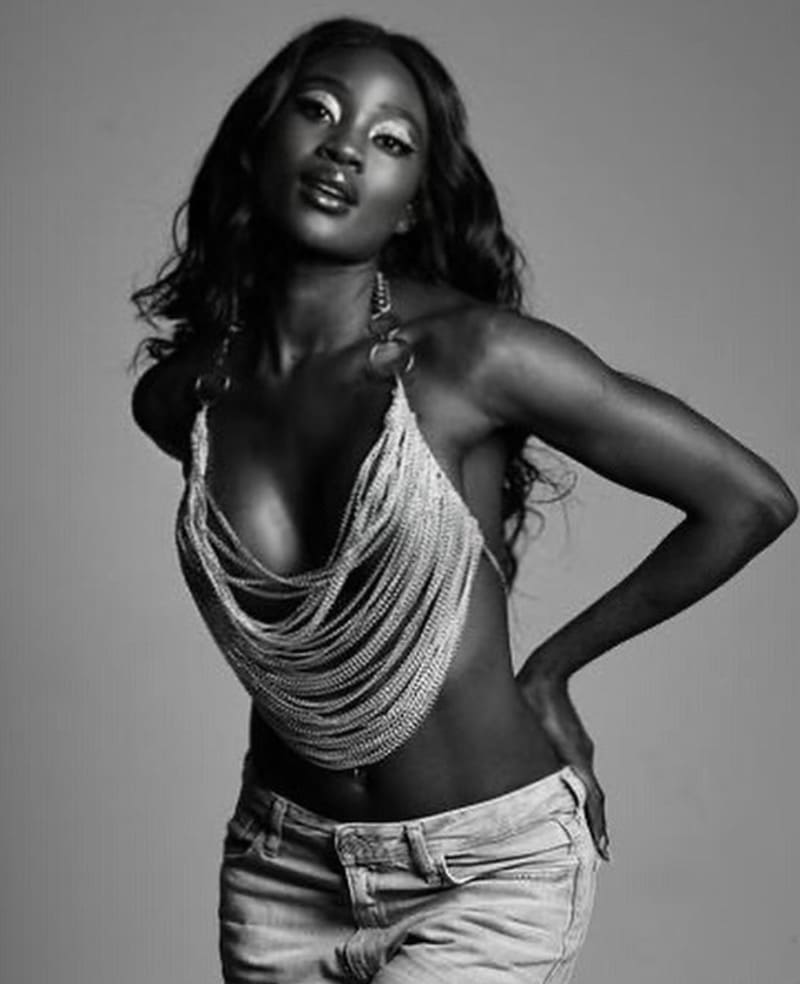 Khady in sexy outfti
