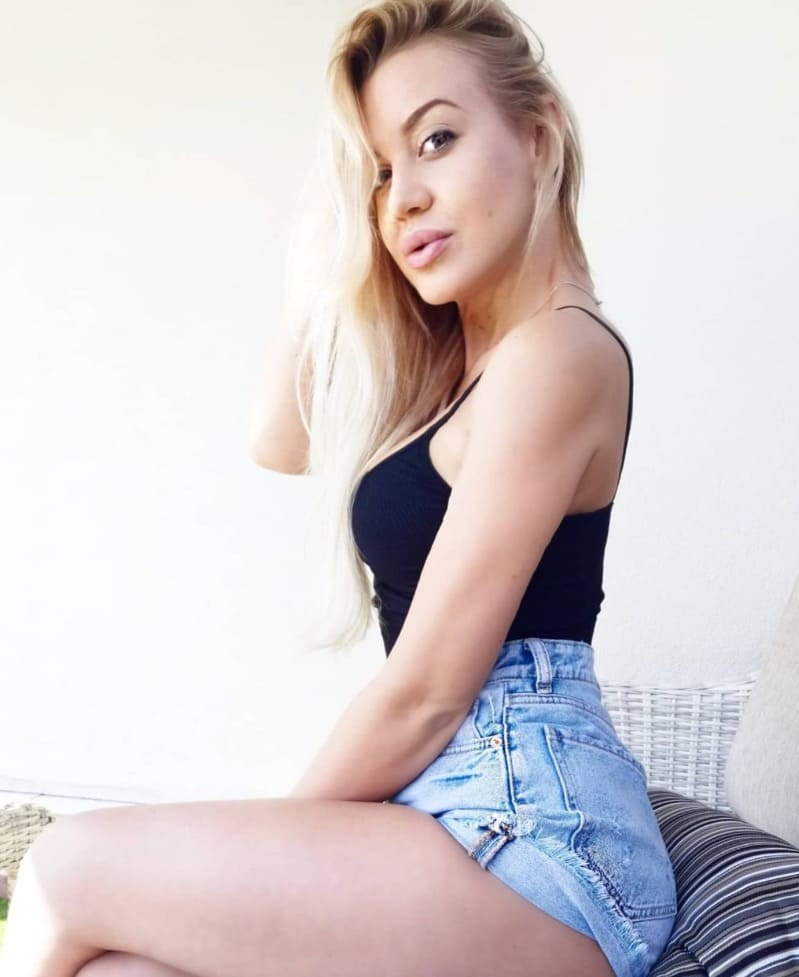 Sofia in hotpants