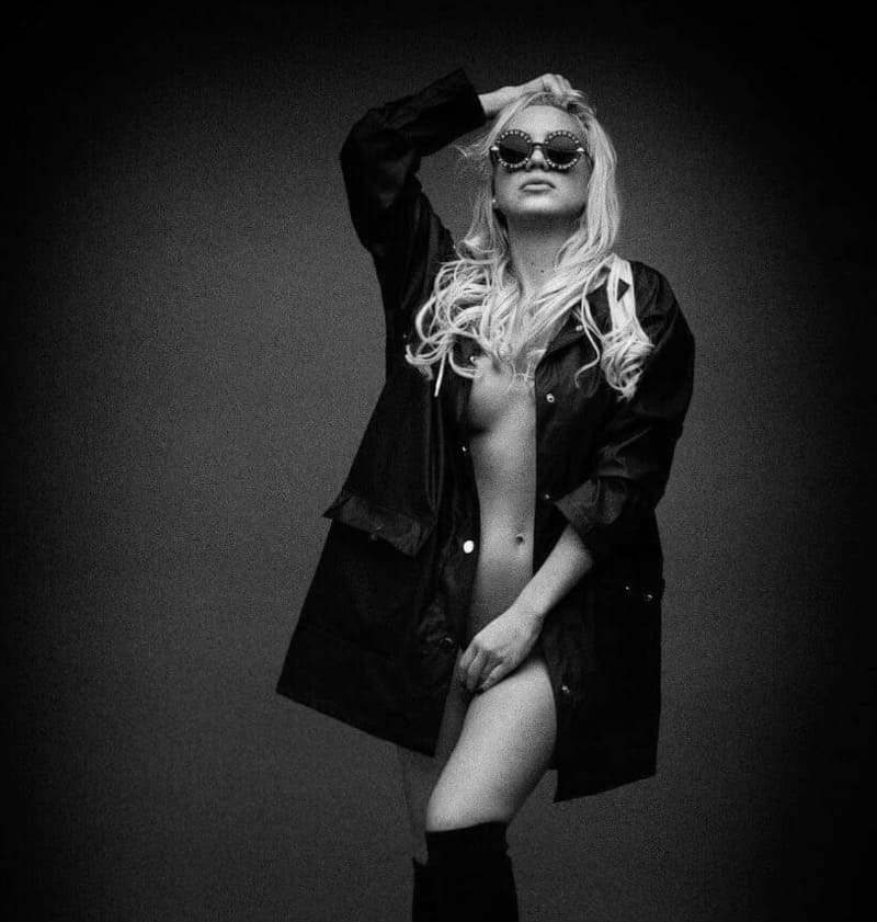 Sofia in sexy outfit