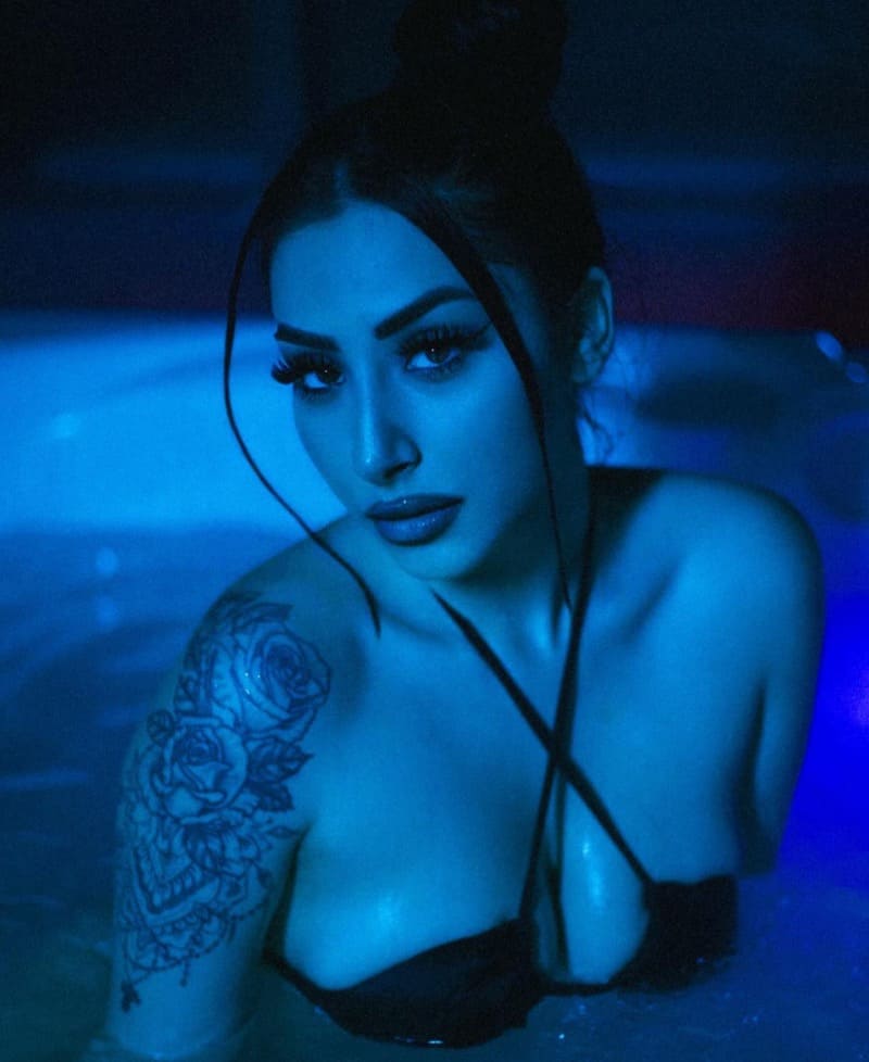 Nina in jacuzzi
