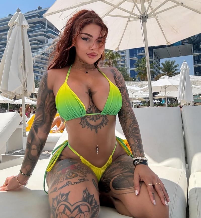 Babe op strand in dubai