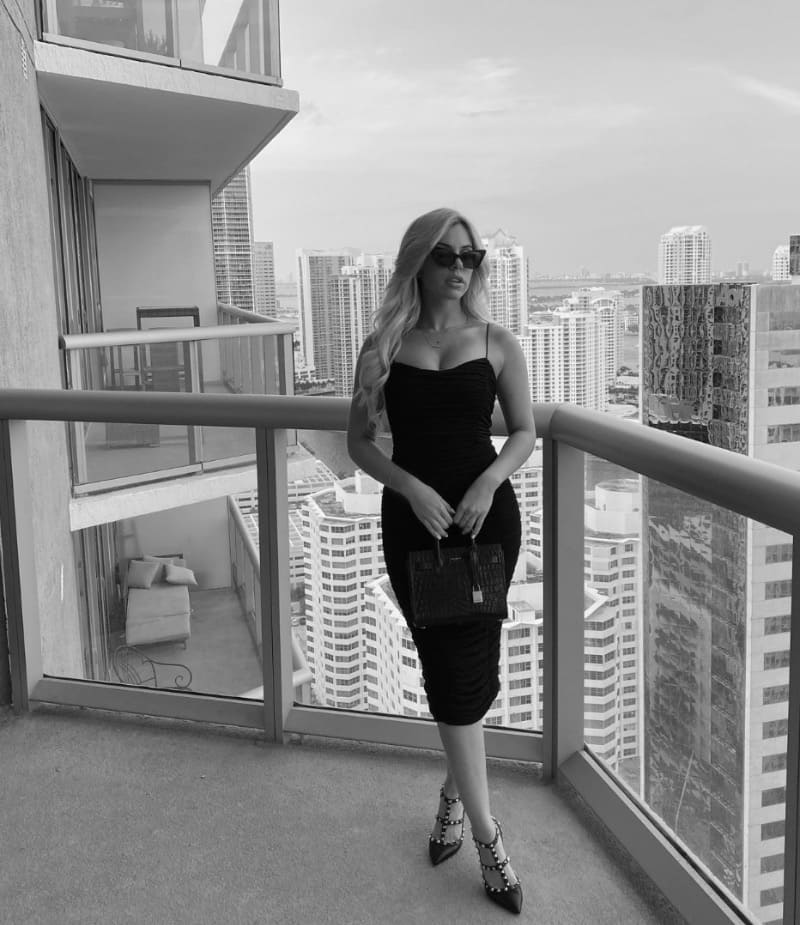 Allie in hotel