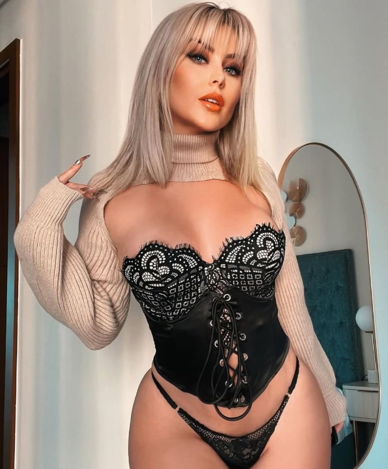 Babe in zwarte lingerie