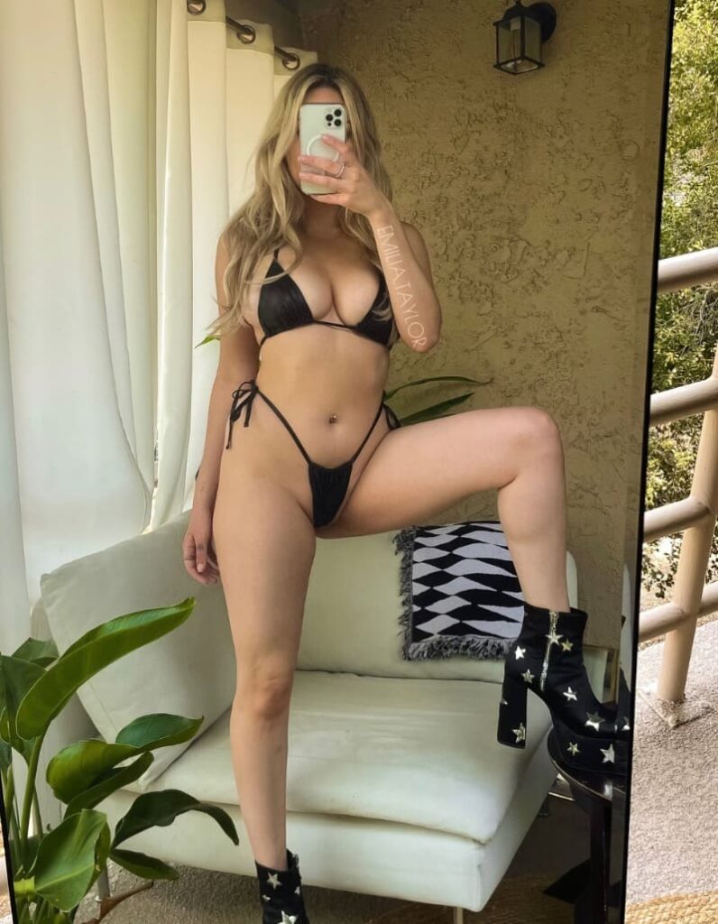 Emilia in sexy pose