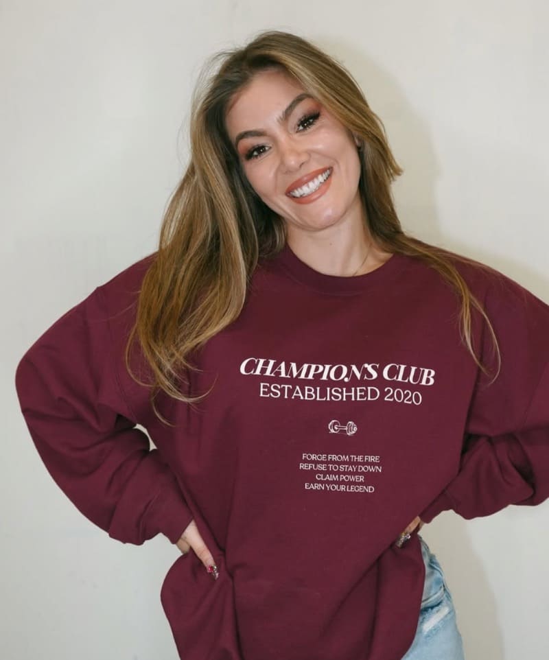 Tori in rode sweater