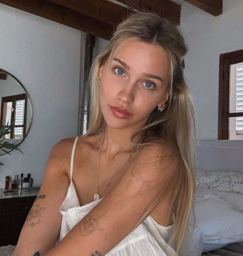 Ema in wit topje