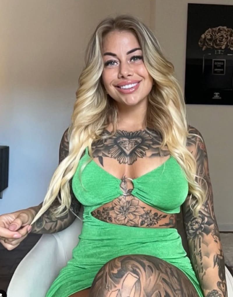 Babe in groene outfit