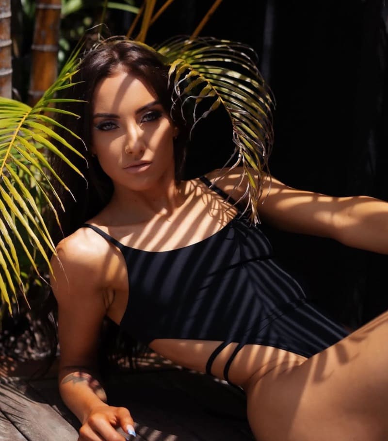 Babe in sexy ondergoed