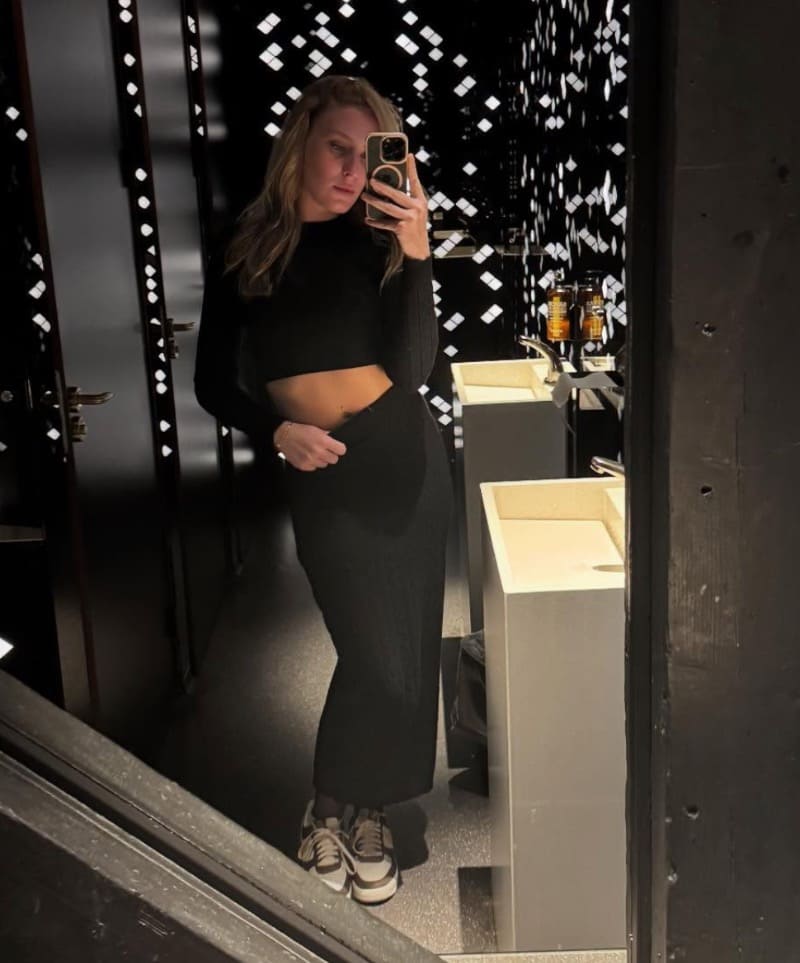 Hottie in zwarte jurk