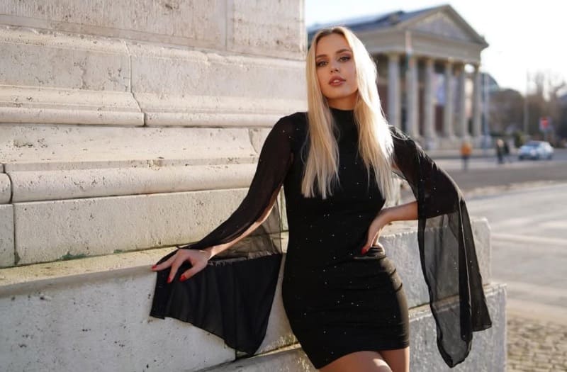 Cielo in sexy strak jurkje