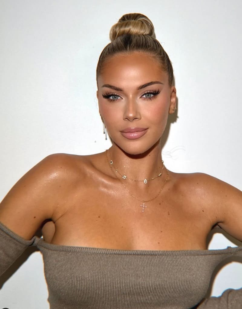 Babe in schouderloos topje