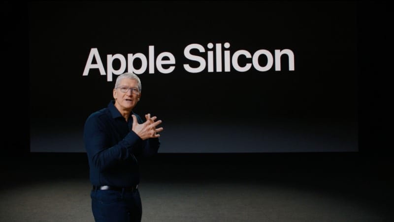 Tim Cook houdt aandacht met handen