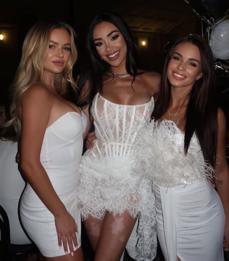 Sexy dames in witte jurkjes
