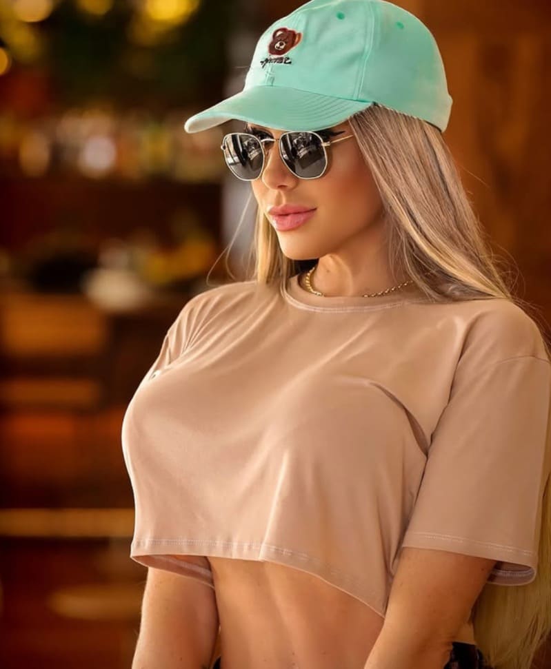 Giovana in sexy outfit
