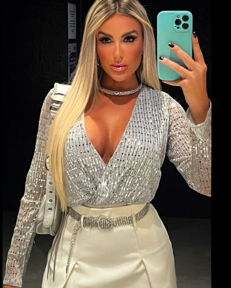 Giovana in pittige outfit